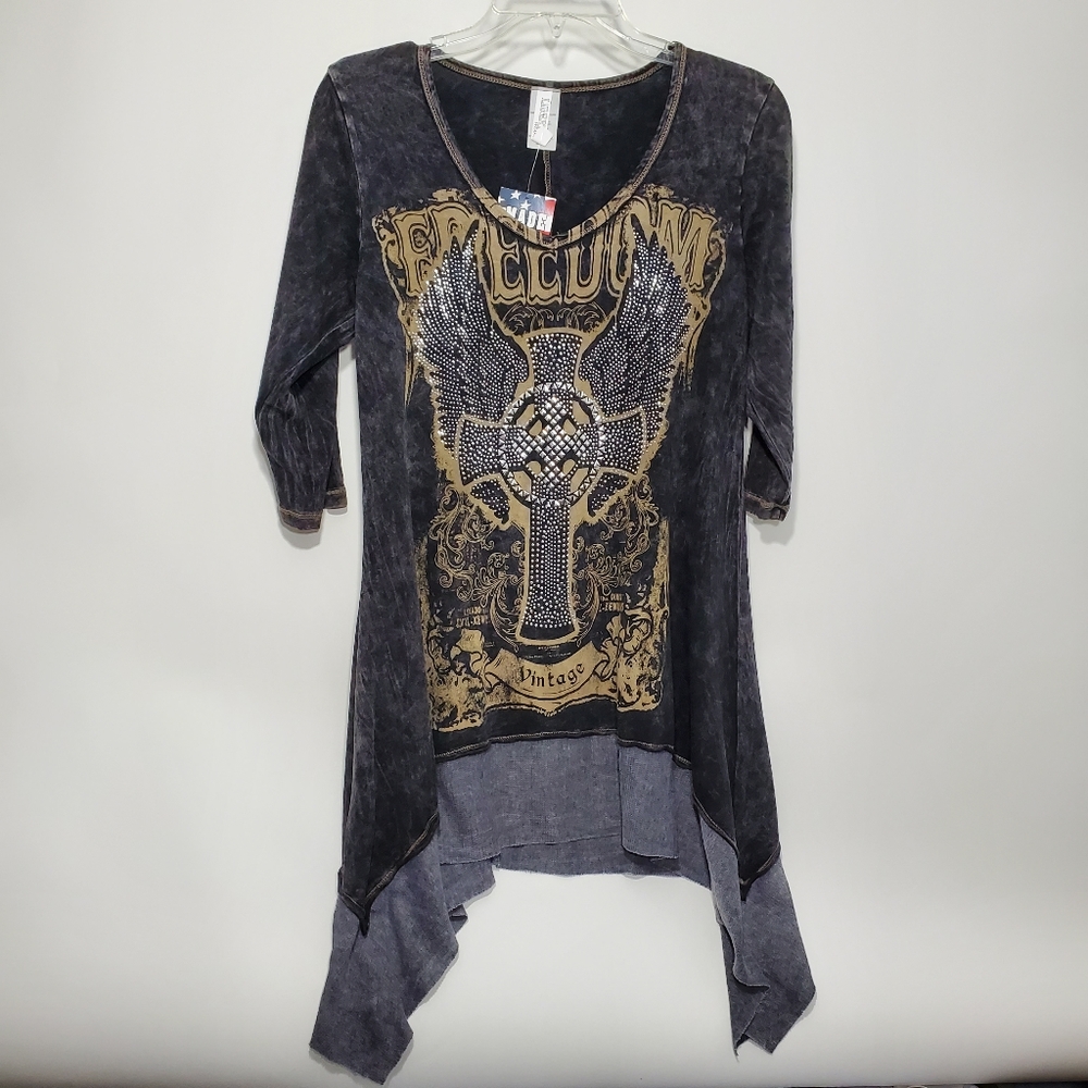 Liberty Wear Freedom Sharktail Studded Top Size Small